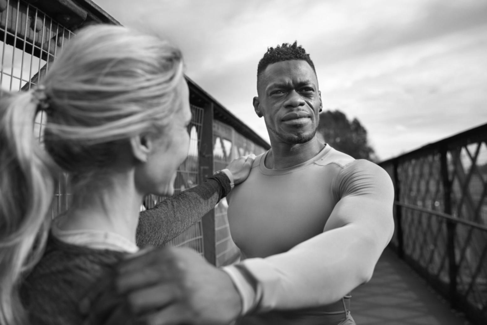 Gymnastiktraining in modernem Studio